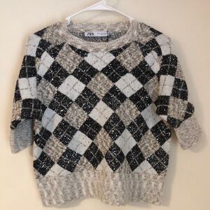 Zara Women's Black and White Argyle Sweater